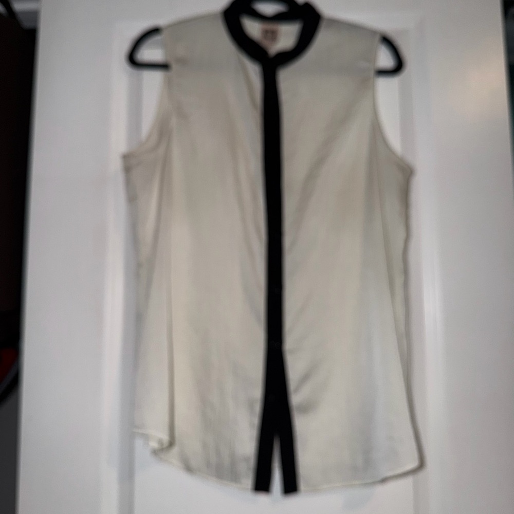 Anne Klein Cream and Black Sleeveless Button Down Shirt
